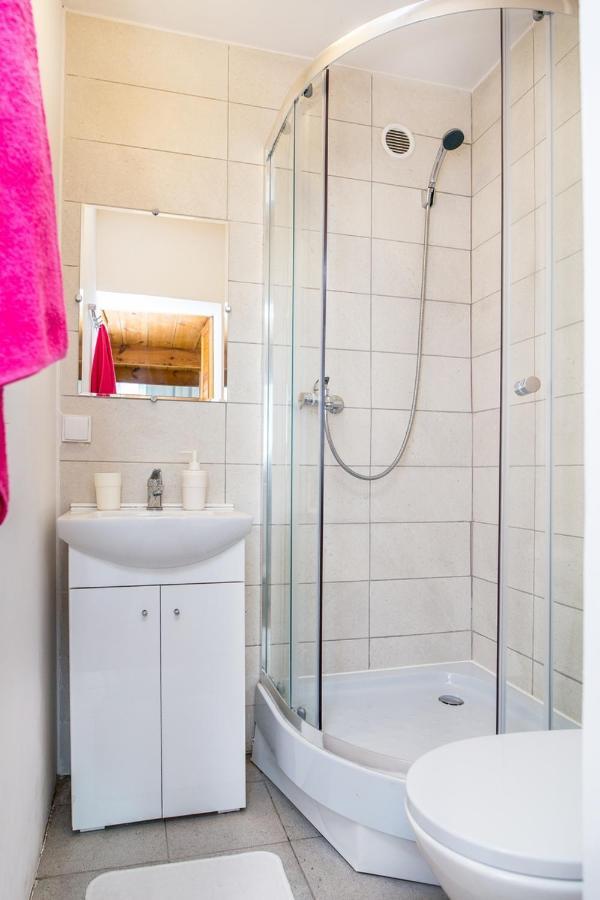 Miodowa Apartment Красков Екстериор снимка