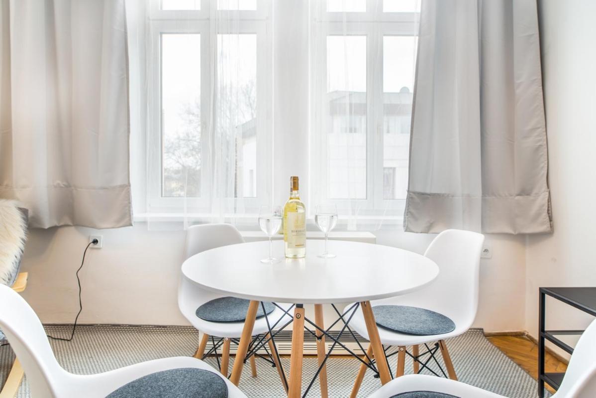 Miodowa Apartment Красков Екстериор снимка