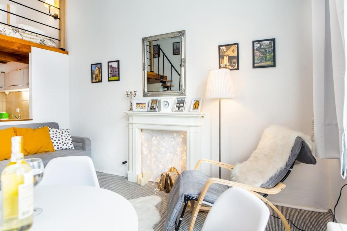 Miodowa Apartment Красков Екстериор снимка