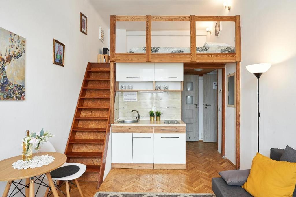 Miodowa Apartment Красков Екстериор снимка