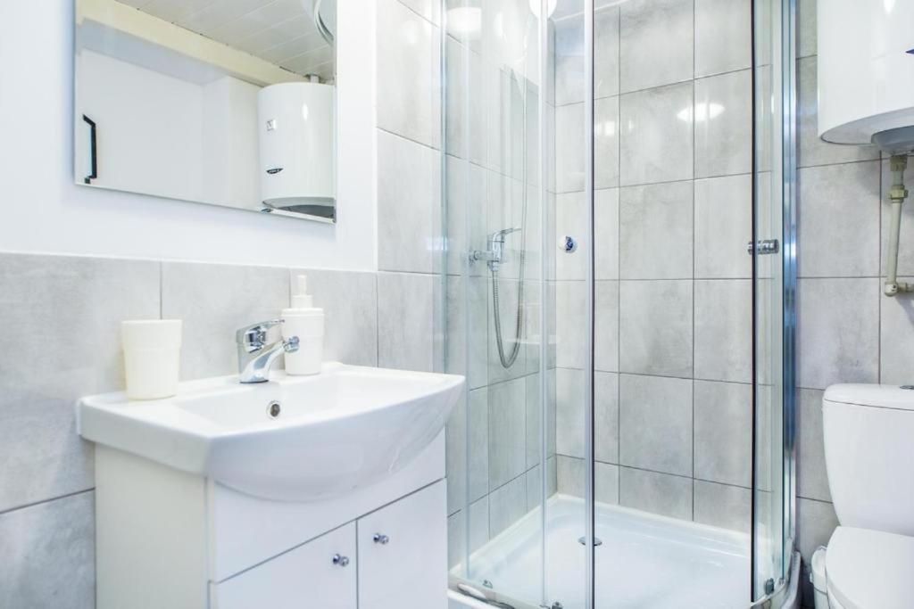 Miodowa Apartment Красков Екстериор снимка
